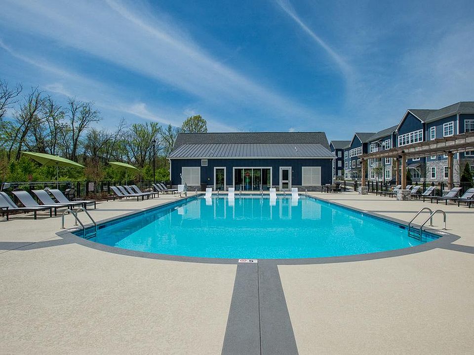 Swimming PoolGreenhaven Resort Swimming Pool and Fitness Center