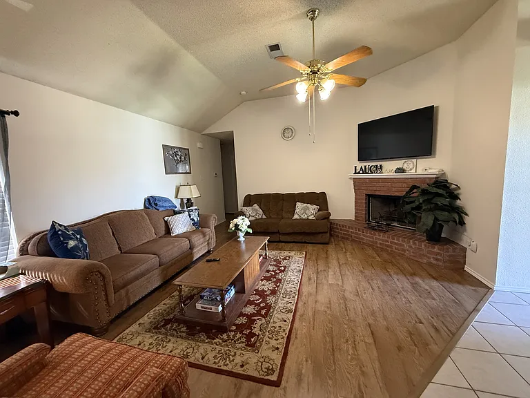 10614 Belton Ave — Photo 3