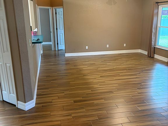 4th image of 1416 E Spring Ridge Cir