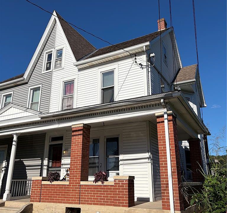 2nd image of 215 Washington St