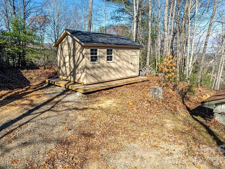 401 Weaver Creek Rd — Photo 14