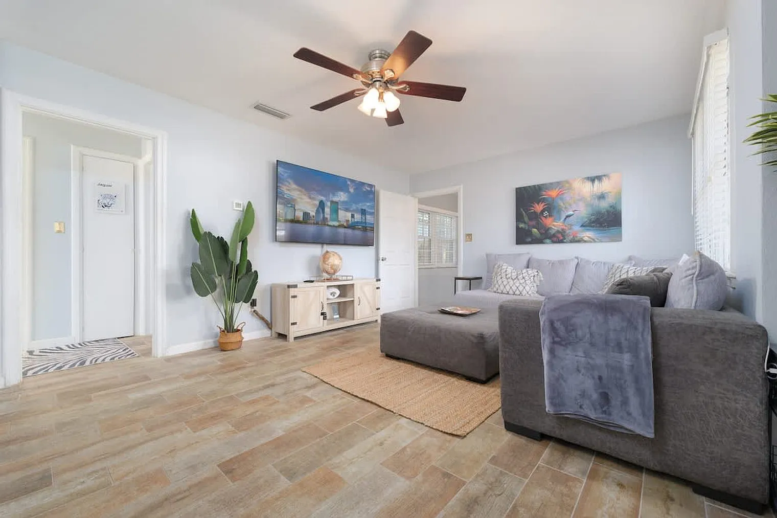 3 bed, 1.0 bath, 592 sqft, $2,869 — Photo 1