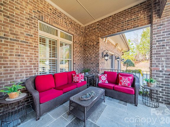 4th image of 614 Pomegranate Pl