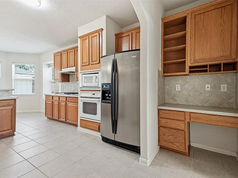 6165 Darlington Ct — Photo 10