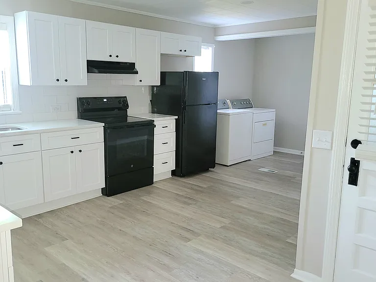 1318 Fay St — Photo 6