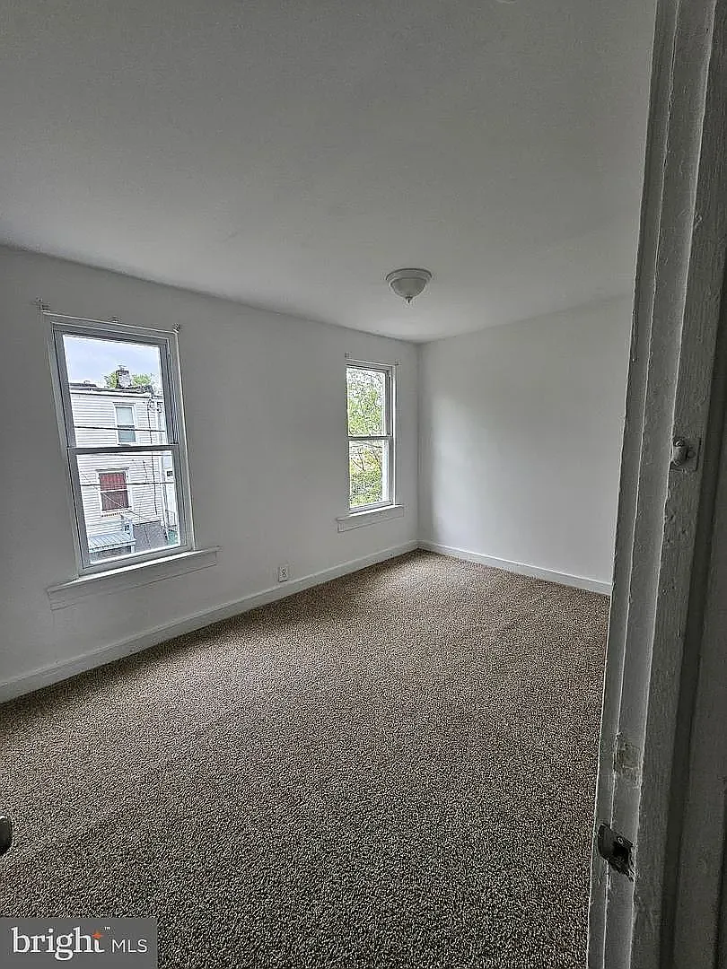 3 bed, 1372 sqft, $1,600 — Photo 1