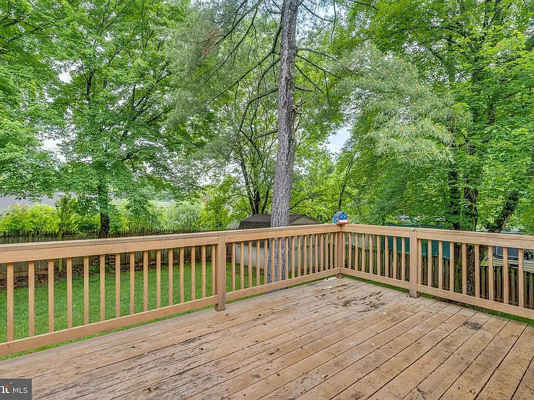 14715 Lock Dr — Photo 41