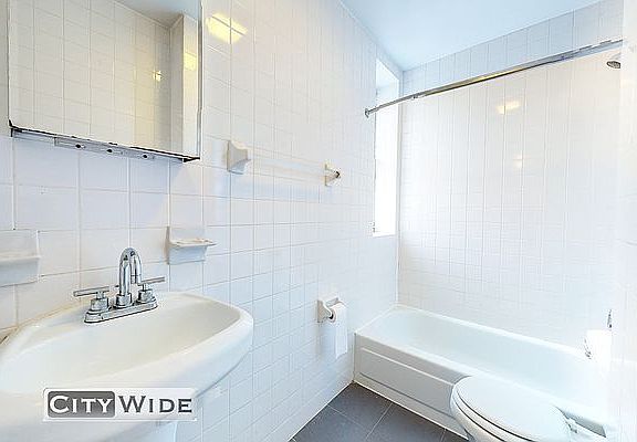 4th image of 22 King St APT 2
