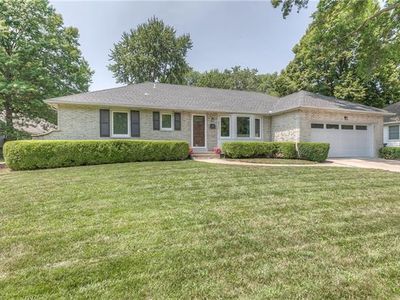 8842 Foster Ln, Overland Park, KS, 66212