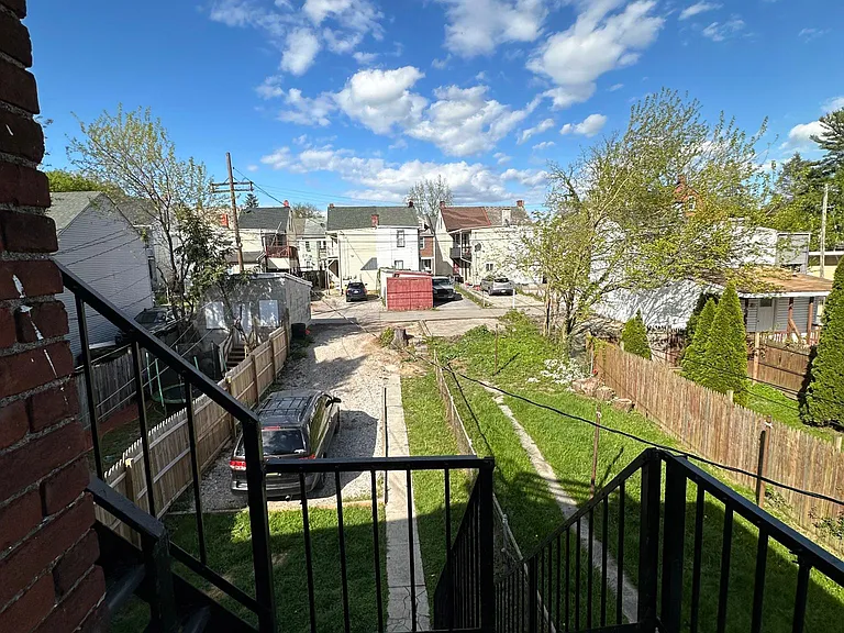 219 Roosevelt Ave #2R — Photo 6