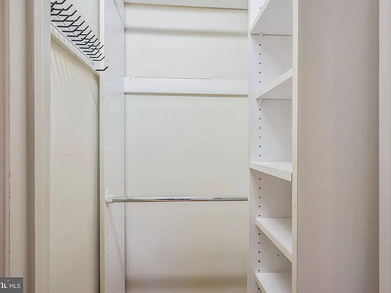 7030 Donna Cir — Photo 16