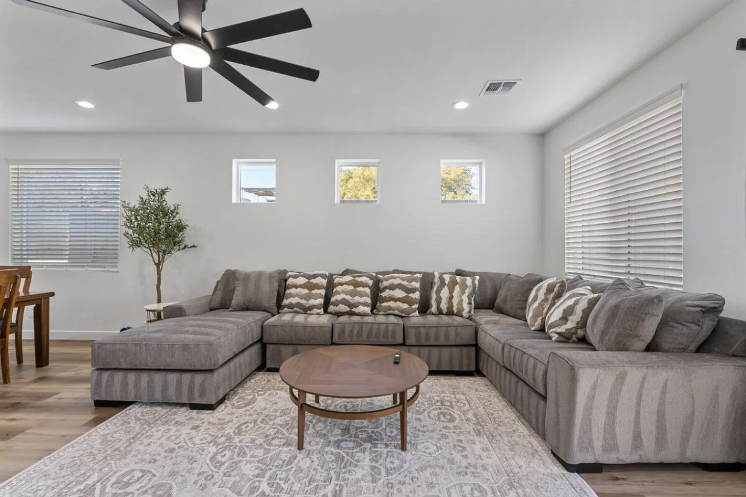 4 bed, 3.5 bath, $6,969 — Photo 2