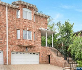 434 7th St #2, Palisades Park, NJ, 07650