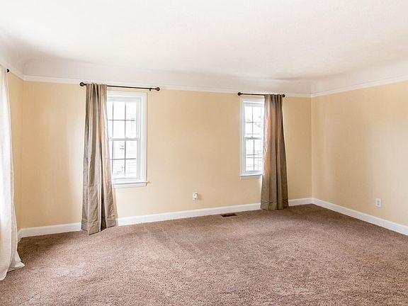 4th image of 15444 Parkwood Dr