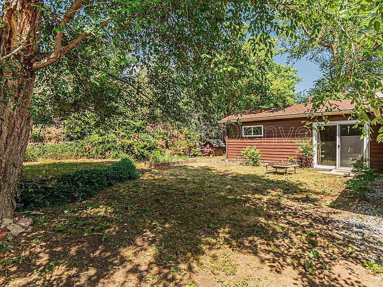 400 Lily Ln — Photo 32