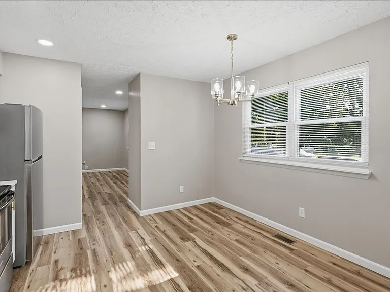 1510 S Meridian St — Photo 8
