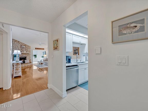 4th image of 189 Deer Lake Cir