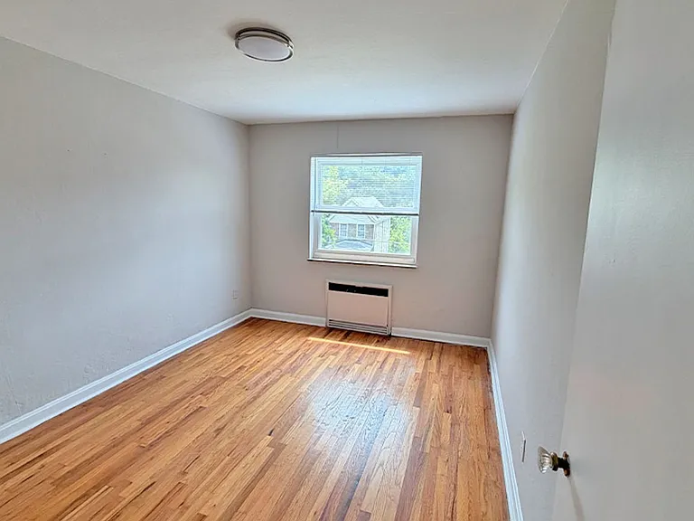 596 Lowell Ave — Photo 11