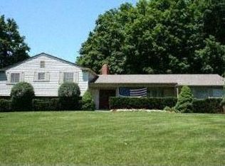 20297 Woodhill Dr, Northville, MI 48167