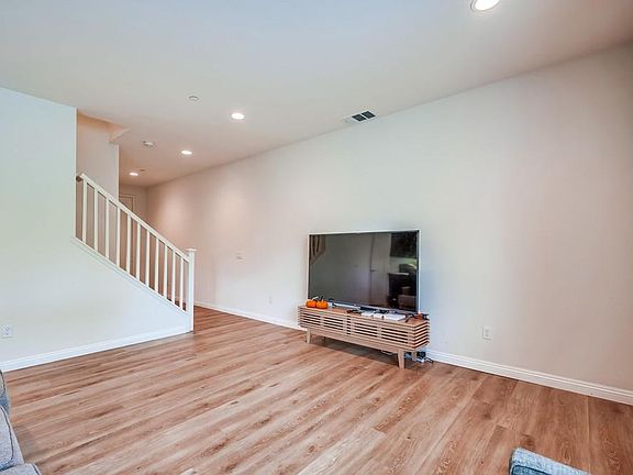 3rd image of 4412 Lilac Cir