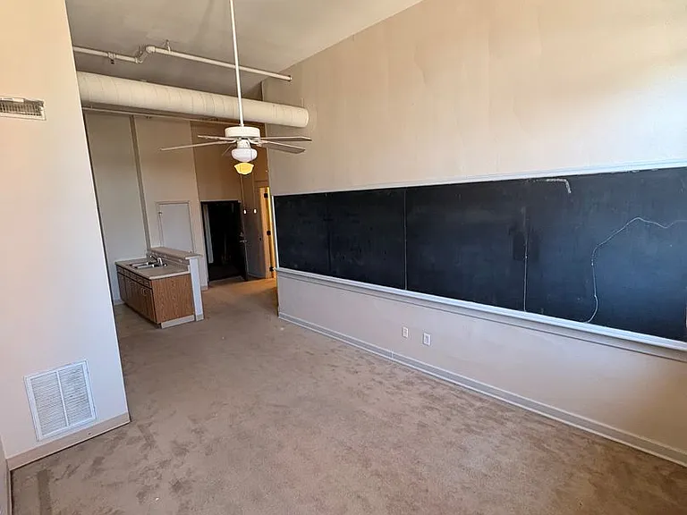 400 E South A St — Photo 8