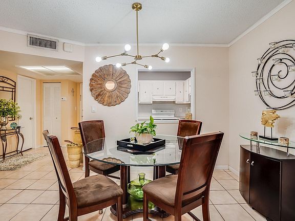 4th image of 253 S Cypress Road #202