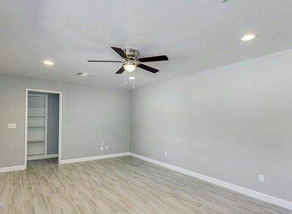 3rd image of 137 E Orchid Ln