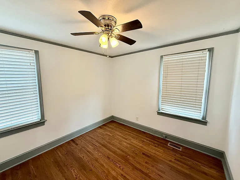 555 King Ave — Photo 14
