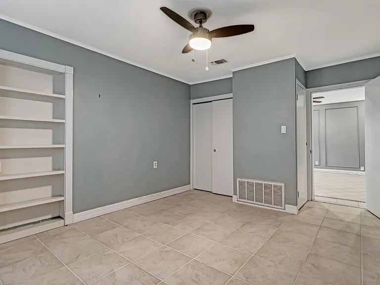 112 Cloverleaf Ave — Photo 19