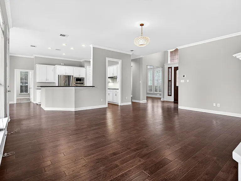 1210 Forest Hills Dr — Photo 8