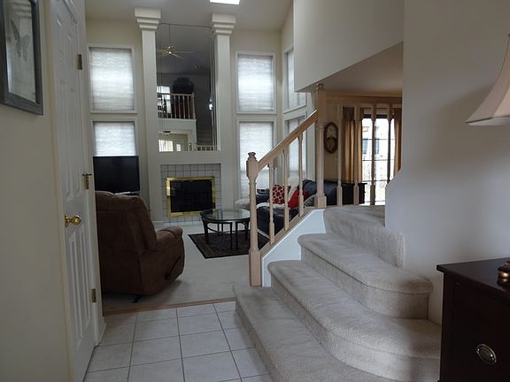 3rd image of 208 Benton Ln