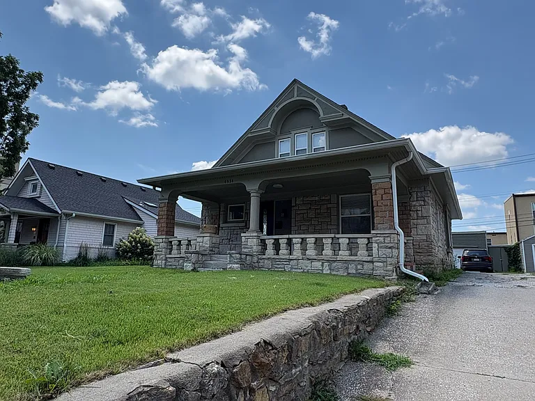 4534 Summit St — Photo 3