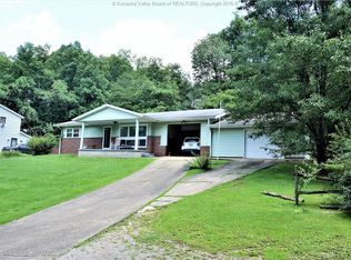 315 Woodland Dr, Nitro, WV 25143