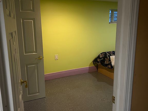 3rd image of 253 Manhattan Ave