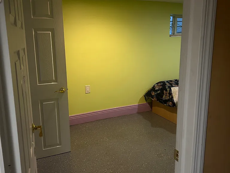 253 Manhattan Ave — Photo 3