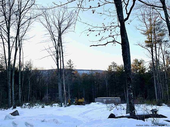 4th image of 83 Cherry Ln