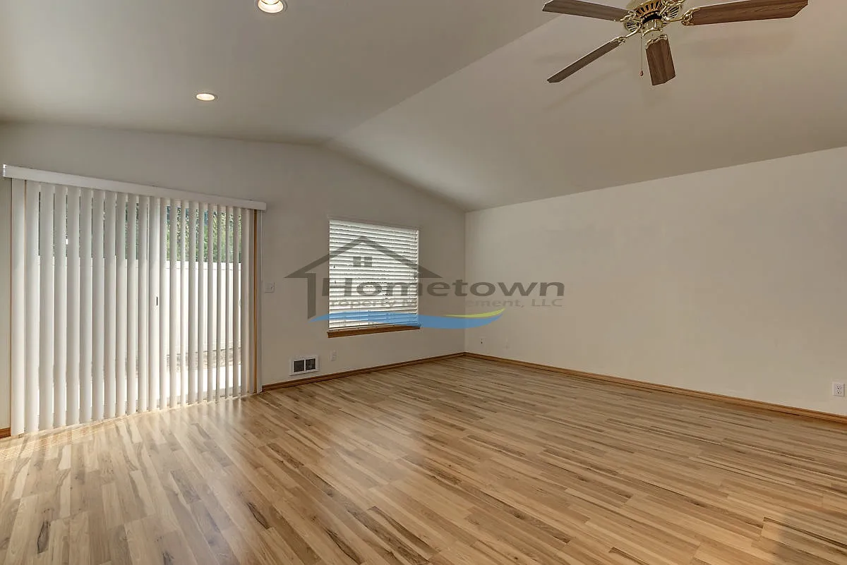1 bed, 855 sqft, $1,380 — Photo 2