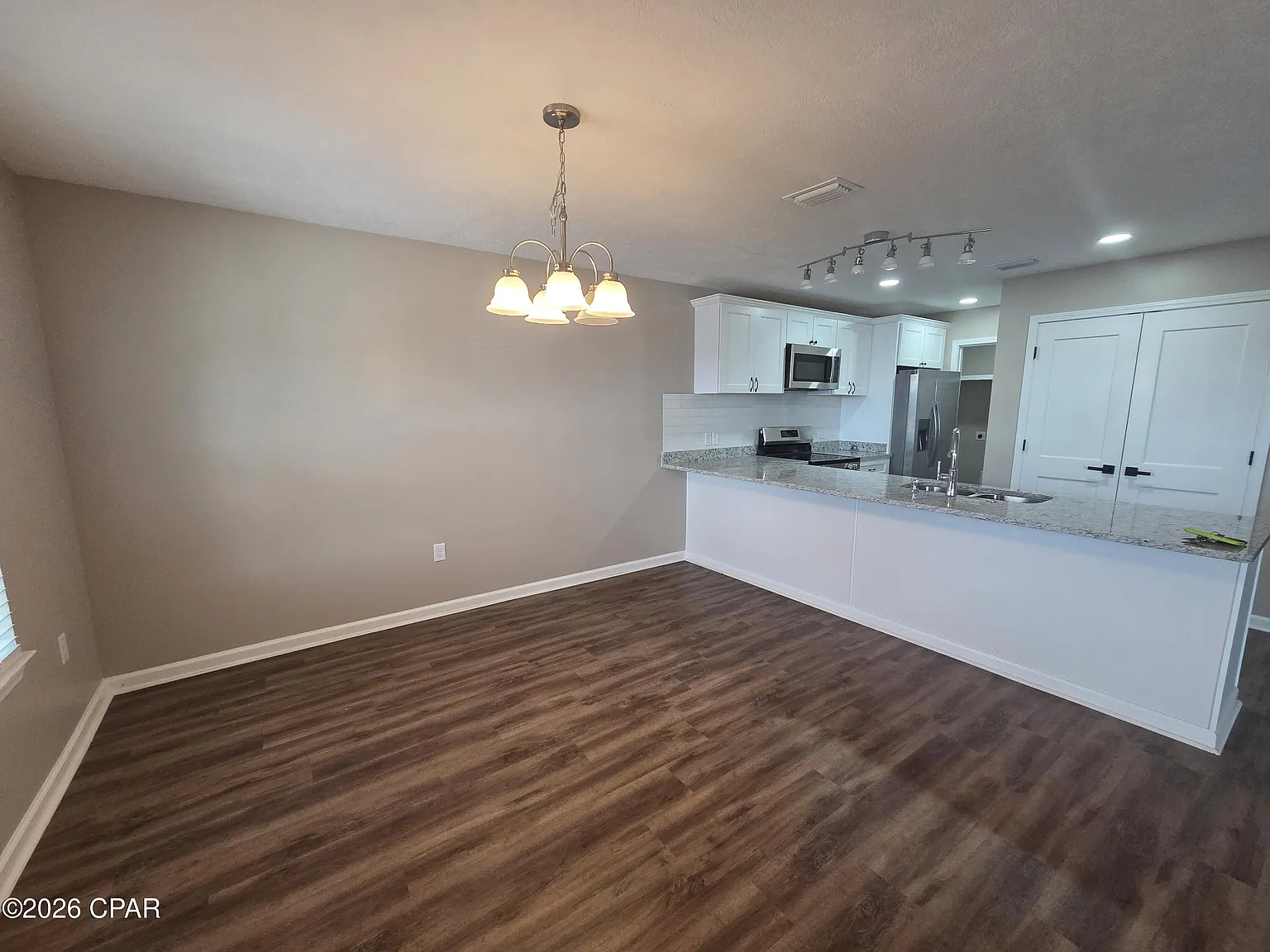 3 bed, 1325 sqft, $1,900 — Photo 4