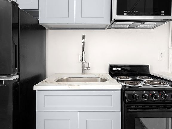 4th image of 4 W 90th St APT 2E