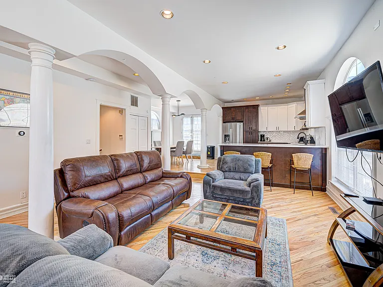 1517 W Irving Park Rd #CH — Photo 4