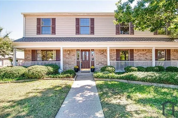 5 bed, 2800 sqft, $3,900 — Photo 3