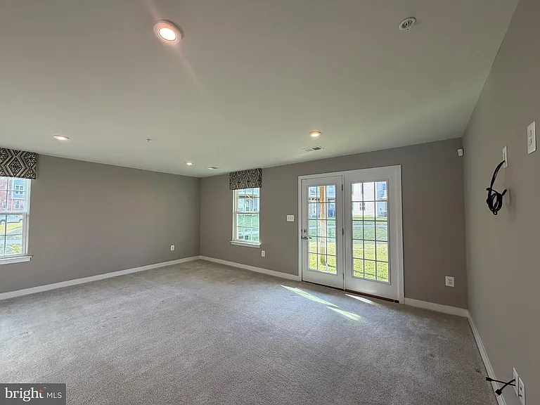 149 Lawndale Dr — Photo 6