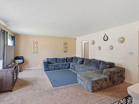 5th image of 2046 Gerald St