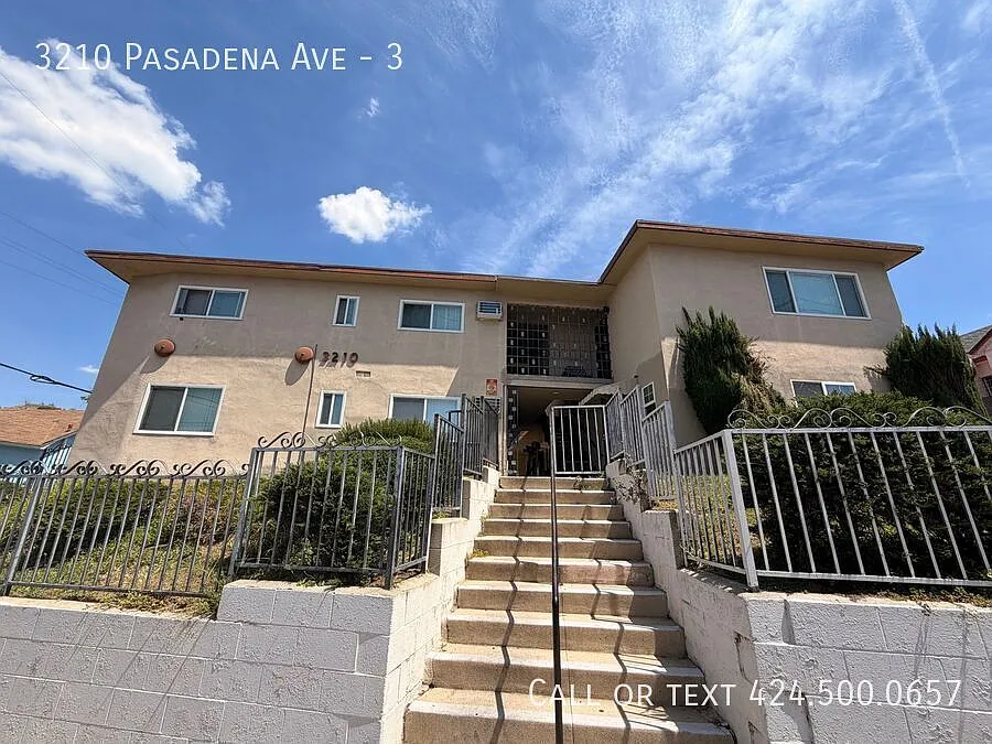 $1000 Credit summer Special - 2 Bedroom Lincoln Heights Apartment — Photo 1