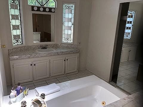 Vanity & Spa Tub