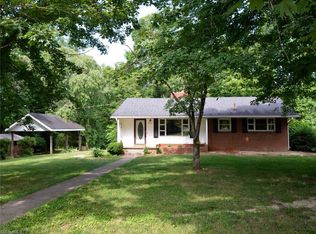 7021 Skylark Rd, Pfafftown, NC 27040