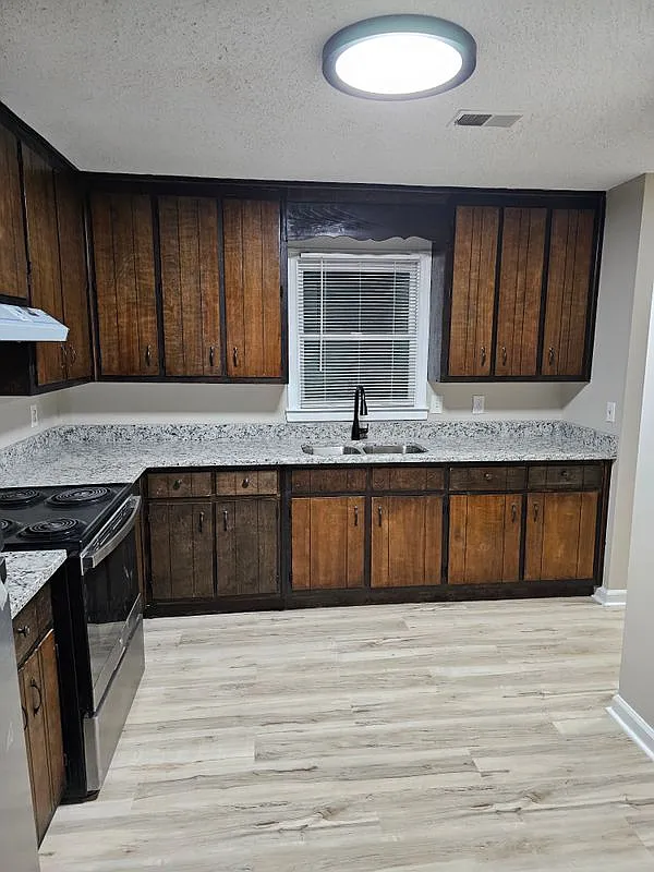 2 bed, 2.5 bath, 1408 sqft, $1,800 — Photo 2