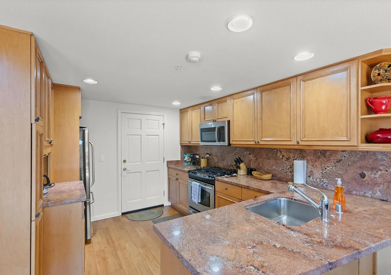 Lake Tahoe Winter Ski Lease Panoramic Views & Prime Ski Access — Photo 4