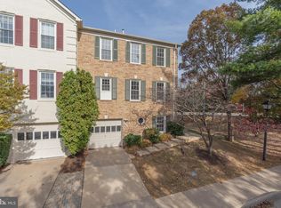 8010 Merry Oaks Ln, Vienna, VA 22182