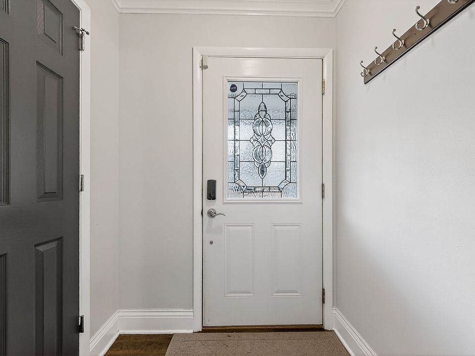 1st image of 900 NE 46th Ter